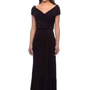 LaFemme women’s black off the shoulder V neck ruched jersey column gown, size 8.